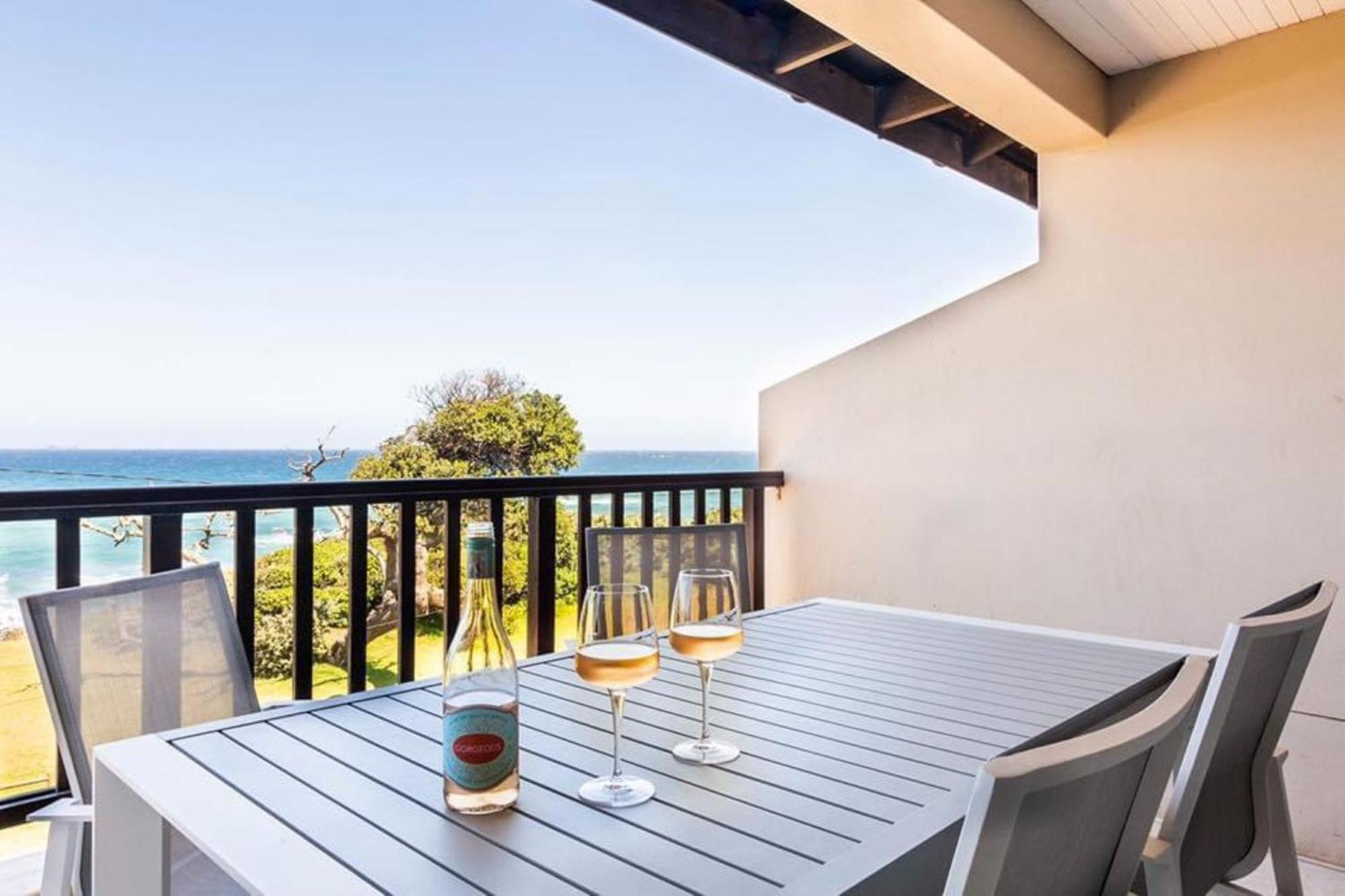6 Dolphin Views La Mercy Beachfront Apartment Luaran gambar